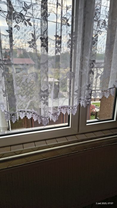 2 jednakowe firanki