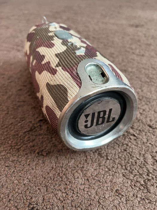 Портативна колонка JBL