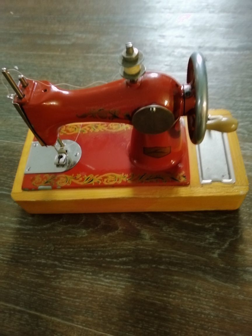 Детская подольская швейная машина