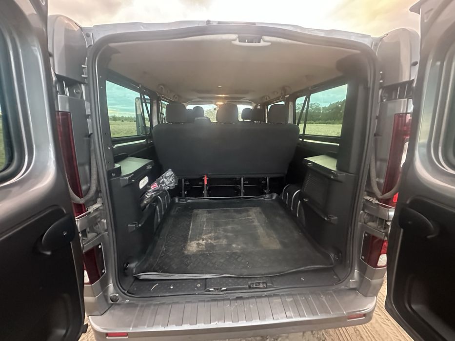 Wynajem busa 9-osobowego