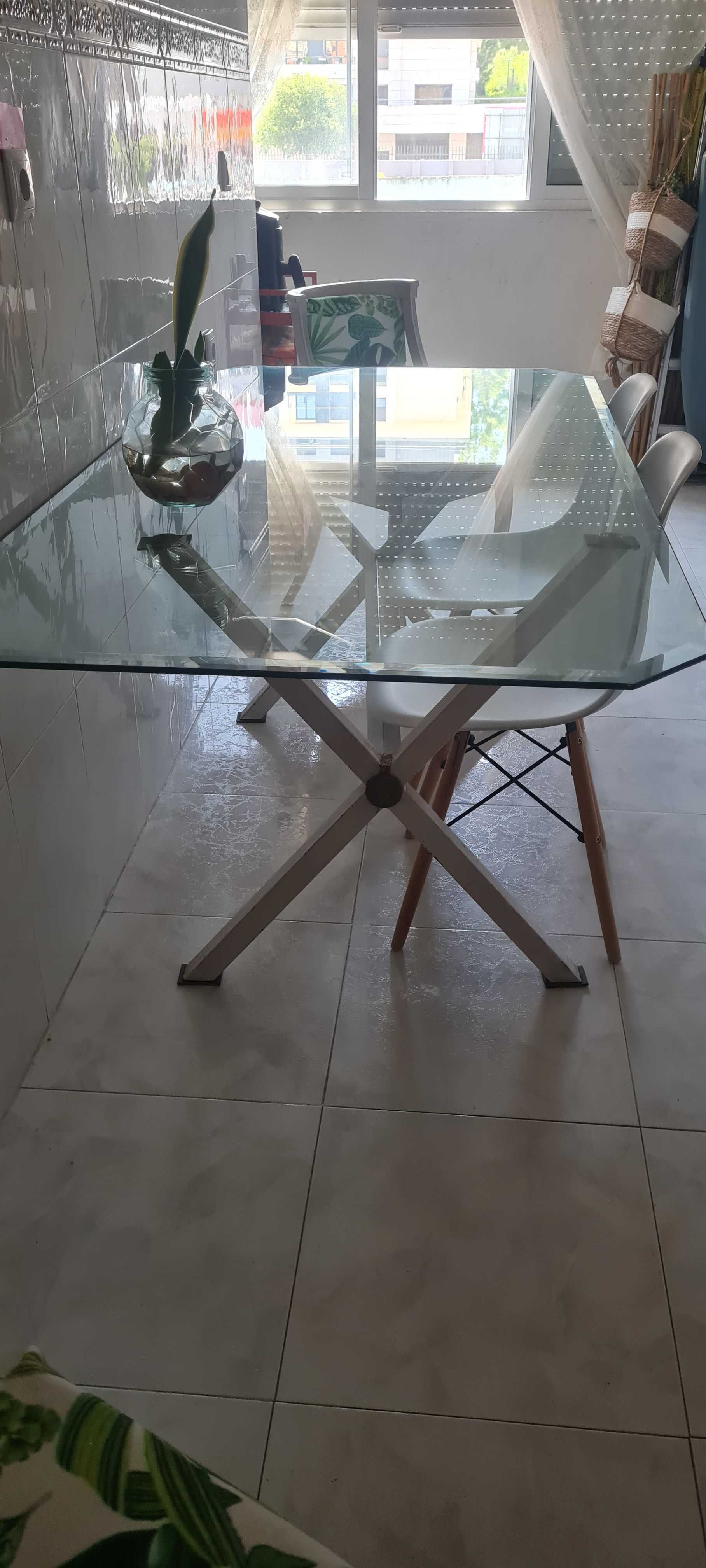 Mesa de Jantar em vidro