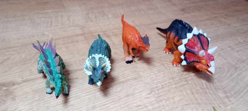 Dinozaury figurki zabawki