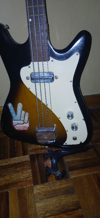 Guitara baixo 4 cortas. Marca kemay