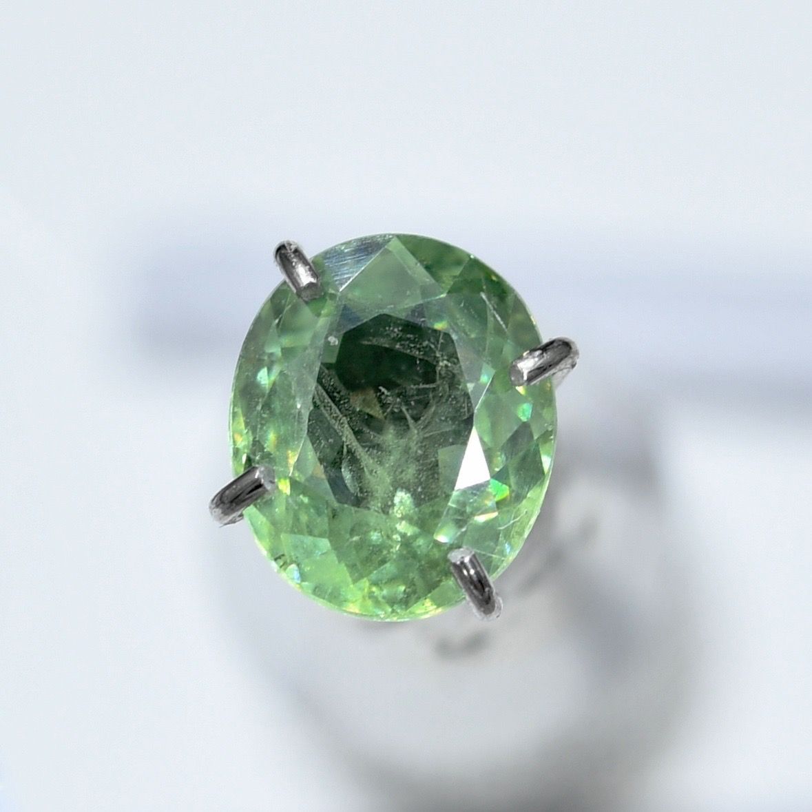 demantoid granat rzadki kamień szlachetny