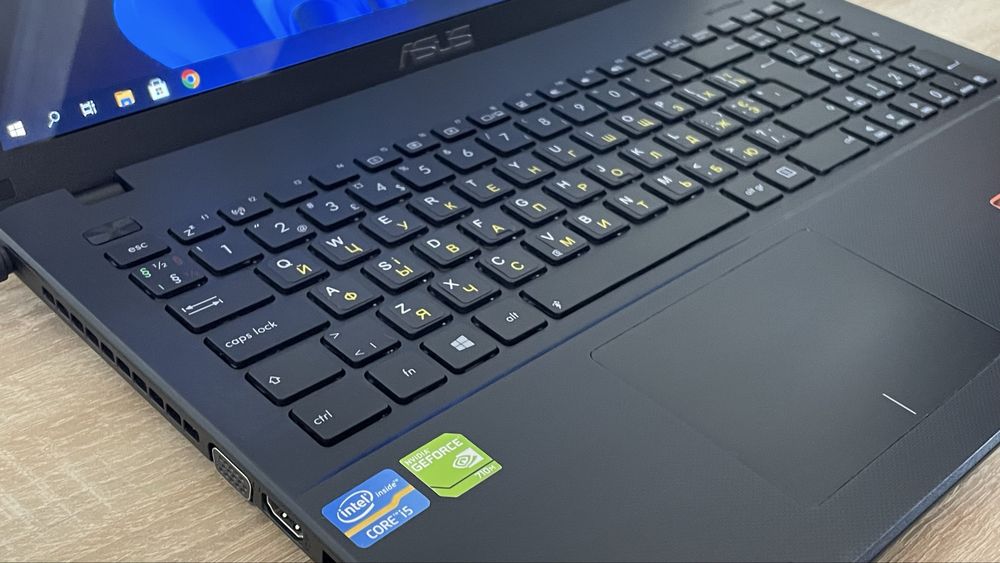 Ноутбук ASUS X552C / 8 GB RAM / Intel Core i5 / Nvidia GeForce GT 710M