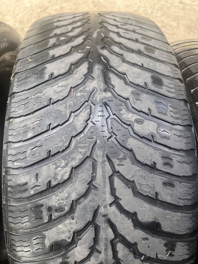 Зимова гума Nokian  225/55 r17