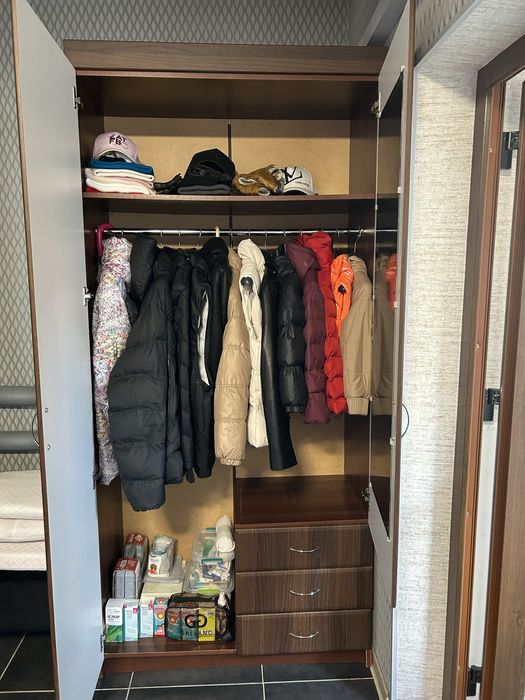 Продам шкаф прихожая с зеркалом