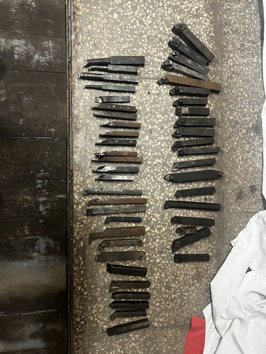 Різці токарні по металу