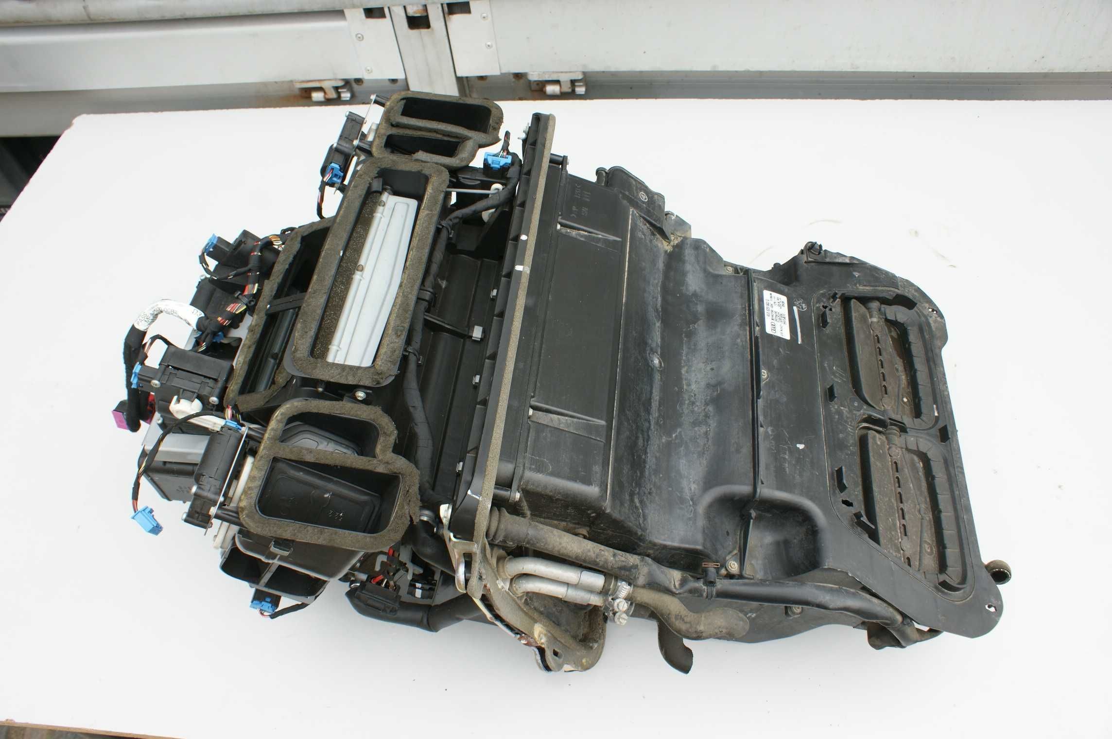 Audi A8 S8 D3 Lift Nagrzewnica Wentylator Dmuchawa Komplet