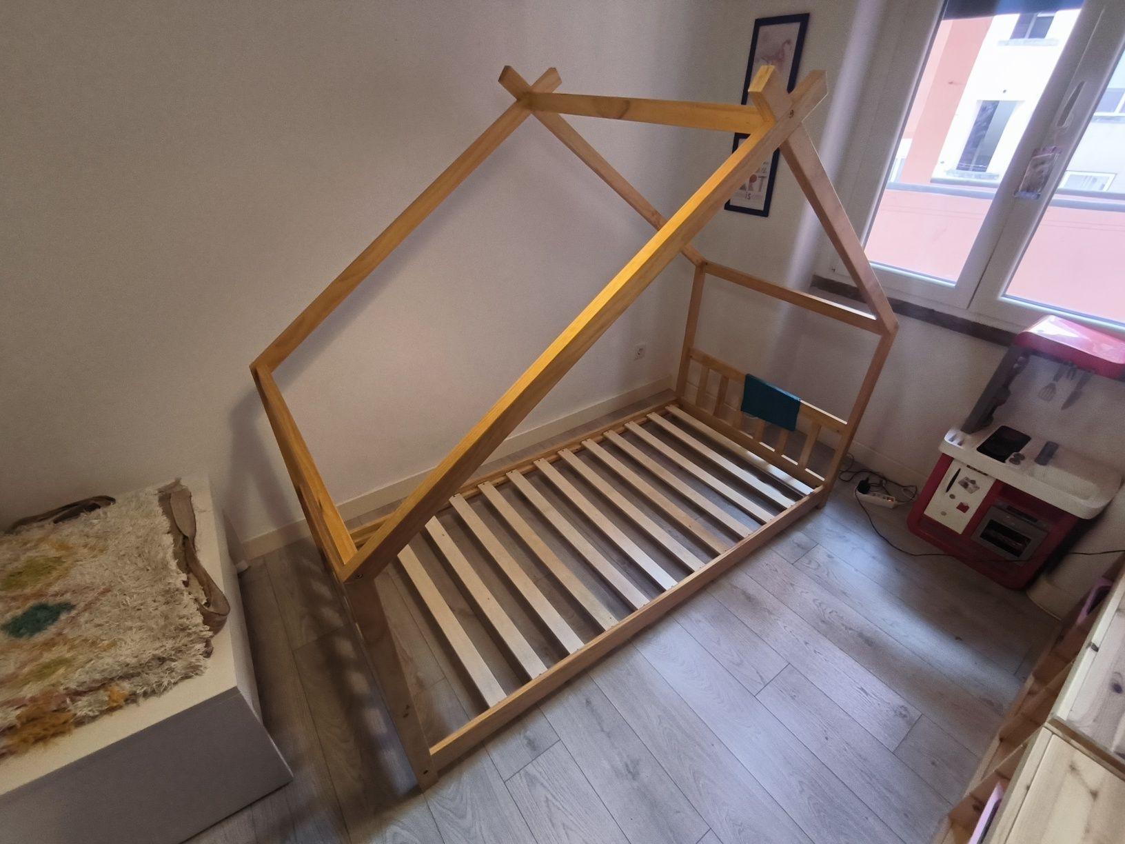 Cama de chão infantil madeira