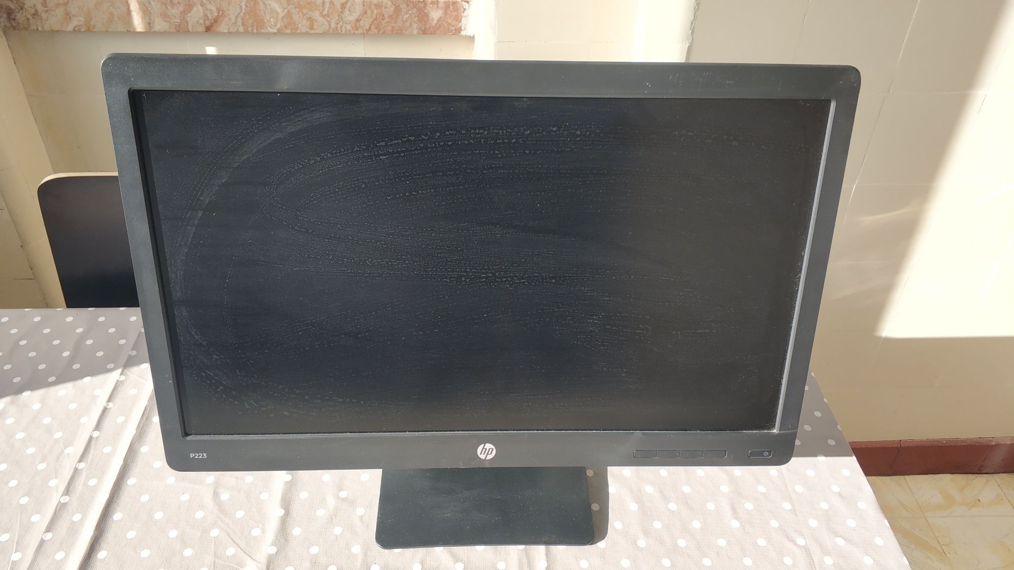 Monitor HP 21.5" com VGA e DisplayPort