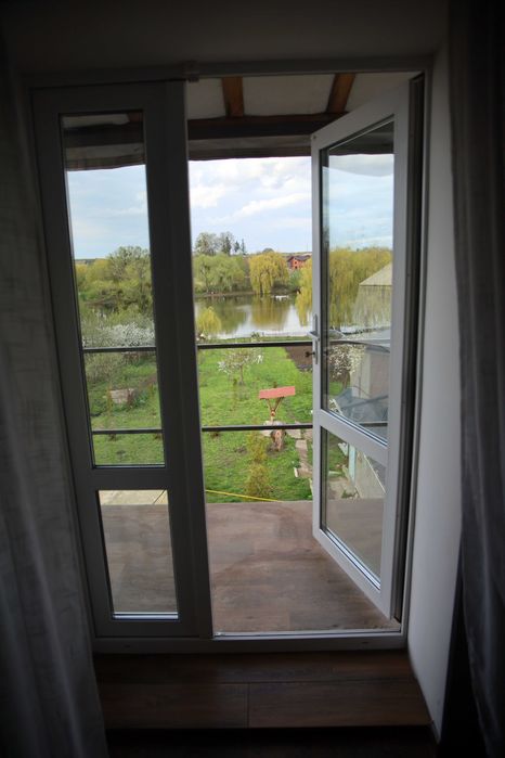 Частина будинку подобово біля озера(ціна з особи)