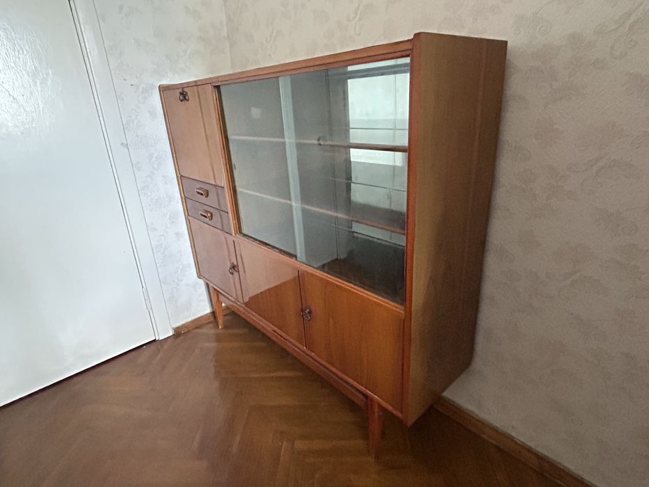 Сервант виробництва СРСР у гарному стані