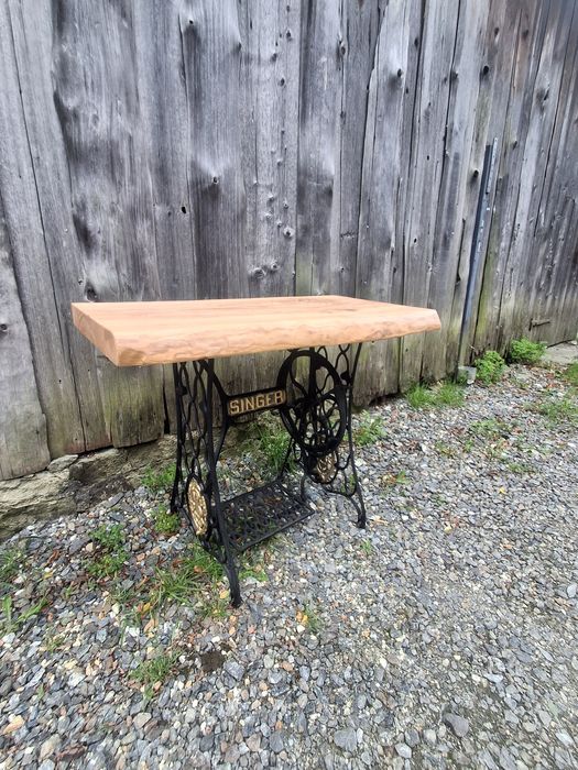 Stolik/toaletka/biurko z nogami Singer ze  starej maszyny do szycia