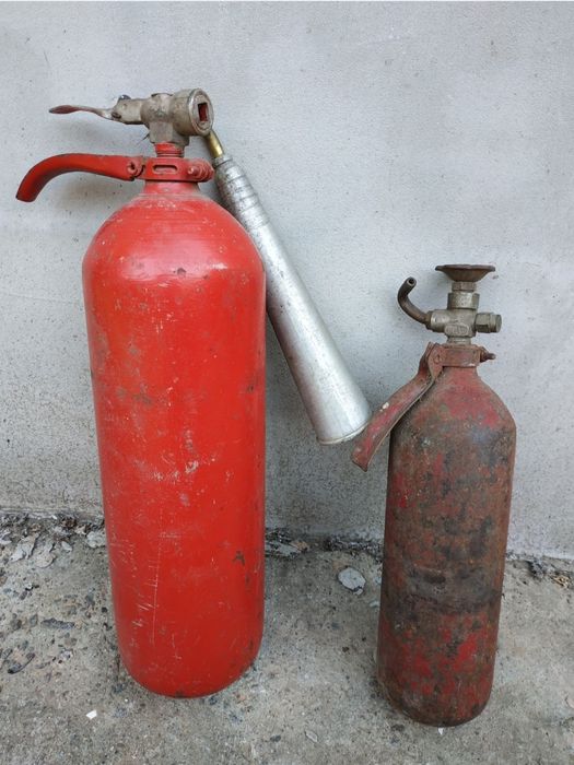 огнетушители ОУ-5 и ОУ-2 вогнегасник