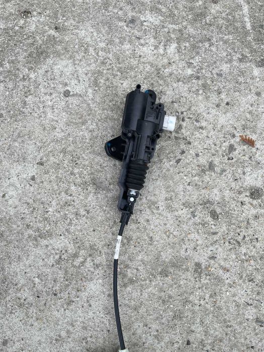 Замок капота актуатор привод в зборі Tesla Model 3 Y