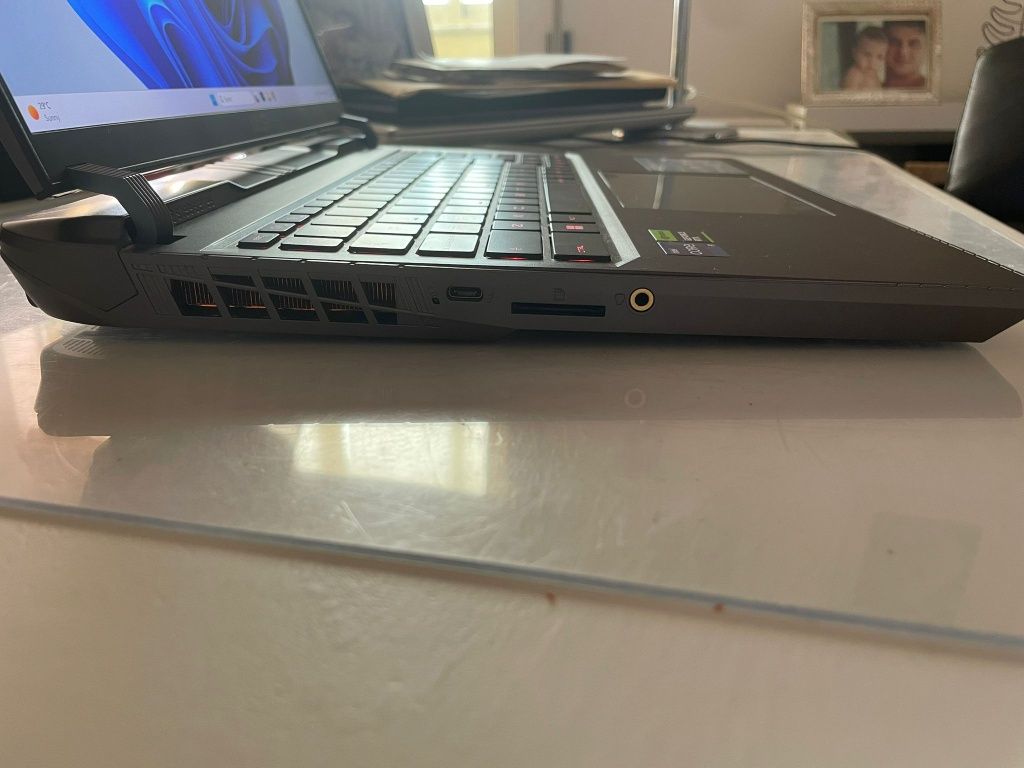 MSI Vector GP68HX 12V