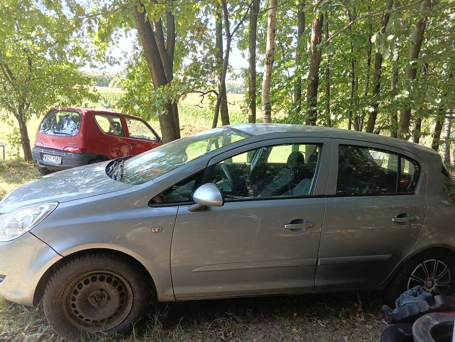 Opel corsa -uszkodzona
