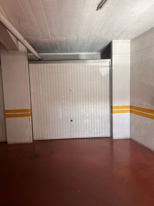 Arrenda-se garagem/box