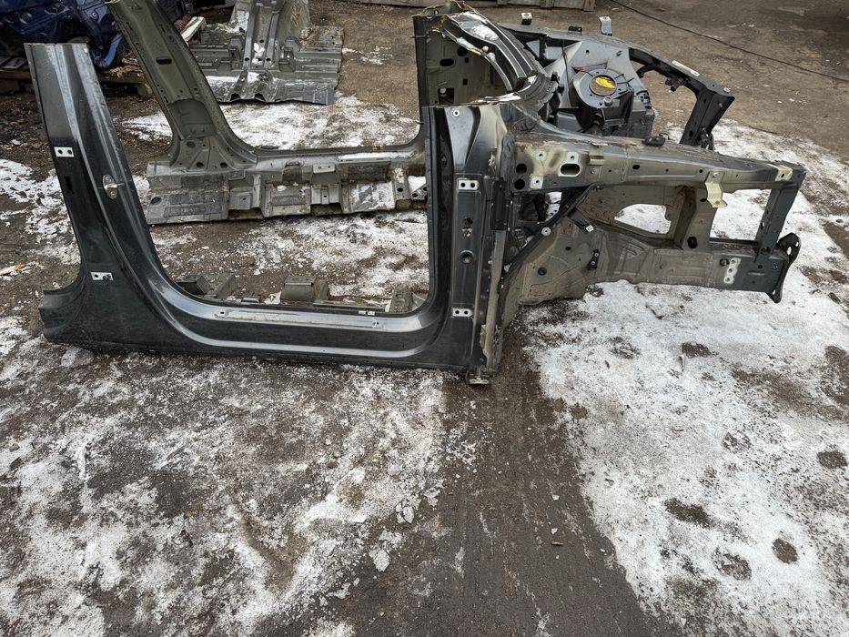 Поріг, чвертка, стійка Audi E-Tron, Q8 E-Tron 2019-2025