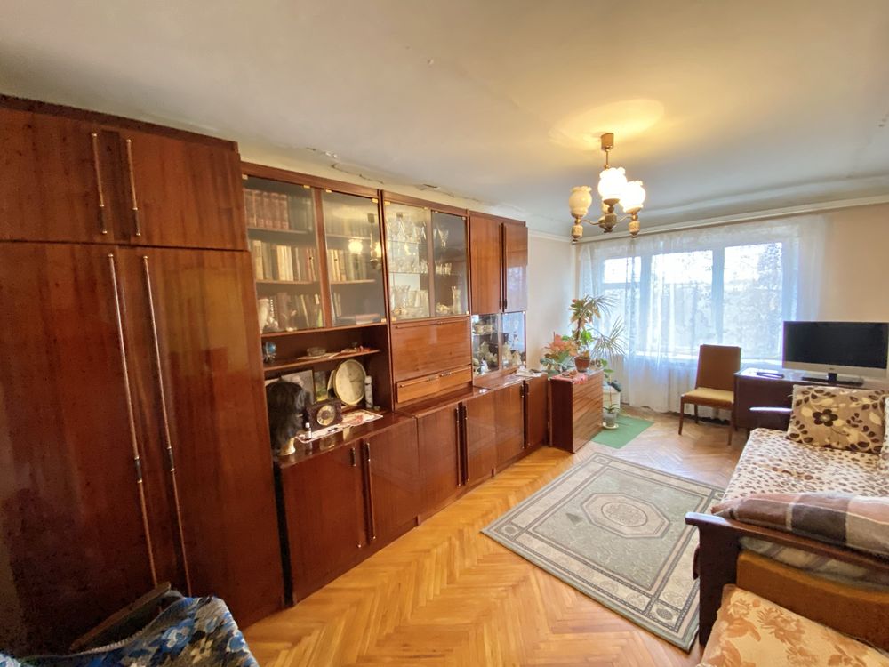 Продається 3 к. квартира. Вул. Коновальця. Матейки. Центр. Велмарт.
