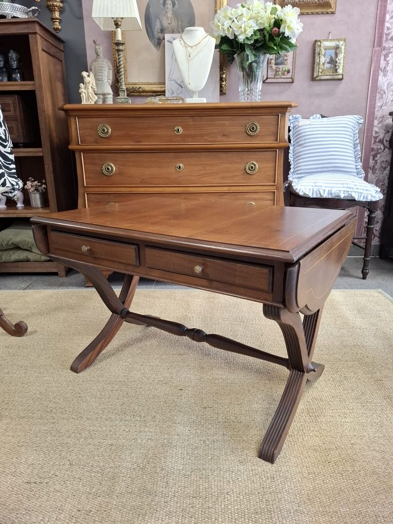 Mesa Clássica. Elegância é Funcionalidade.