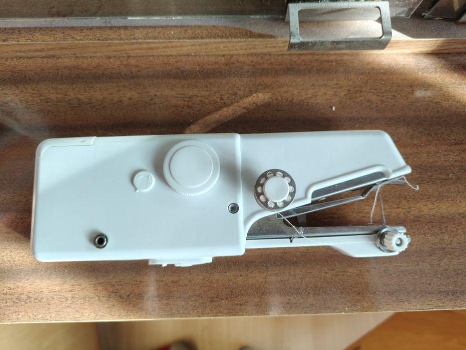 Przenośna maszyna do szycia