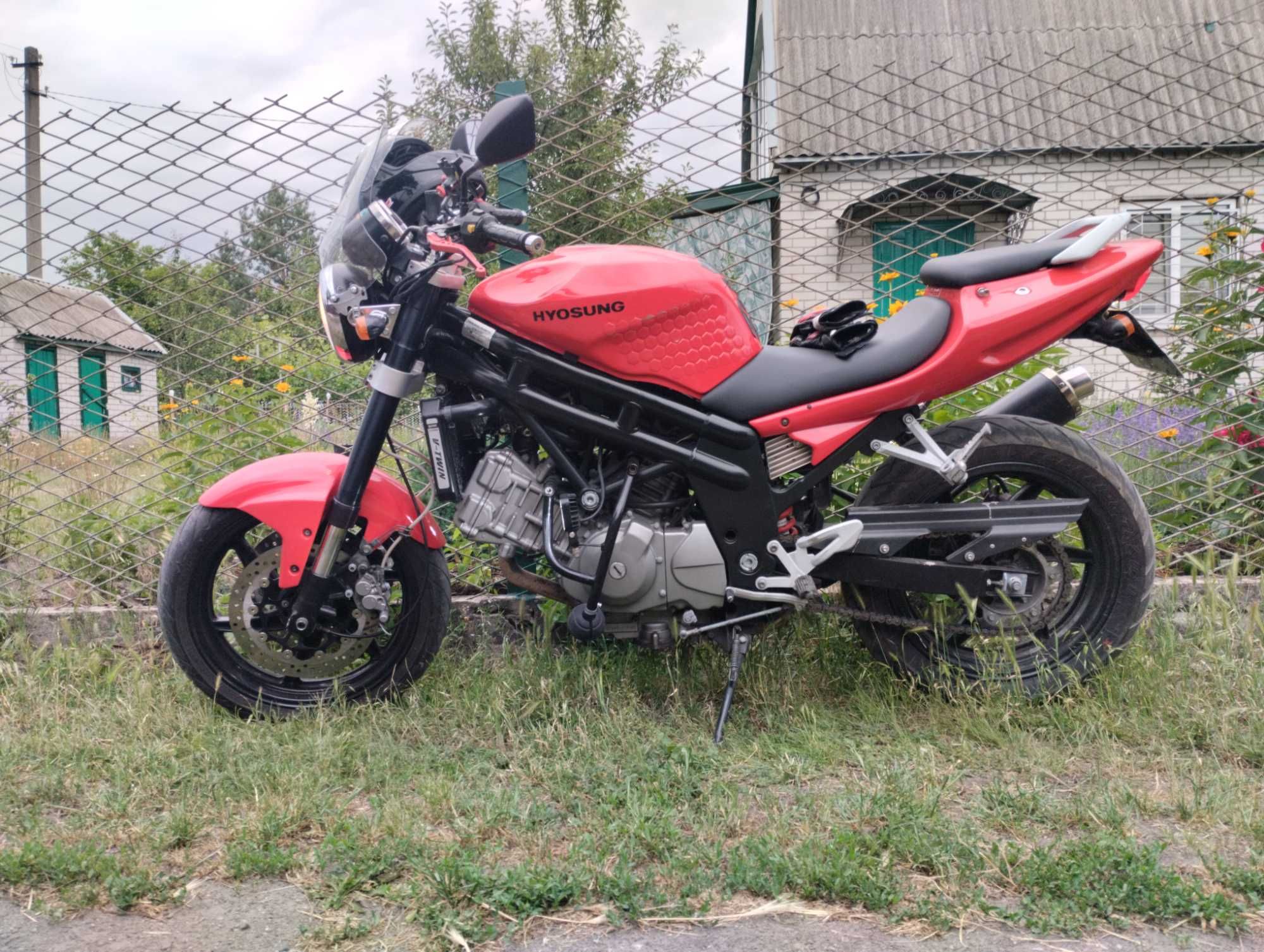 Hyosung GT650, не Suzuki SV650, Honda CB600
