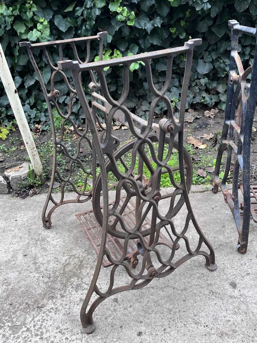 Станина, стол швейной машинки. Чугун