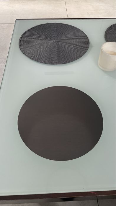 Stolik kawowy ze szklana szybą