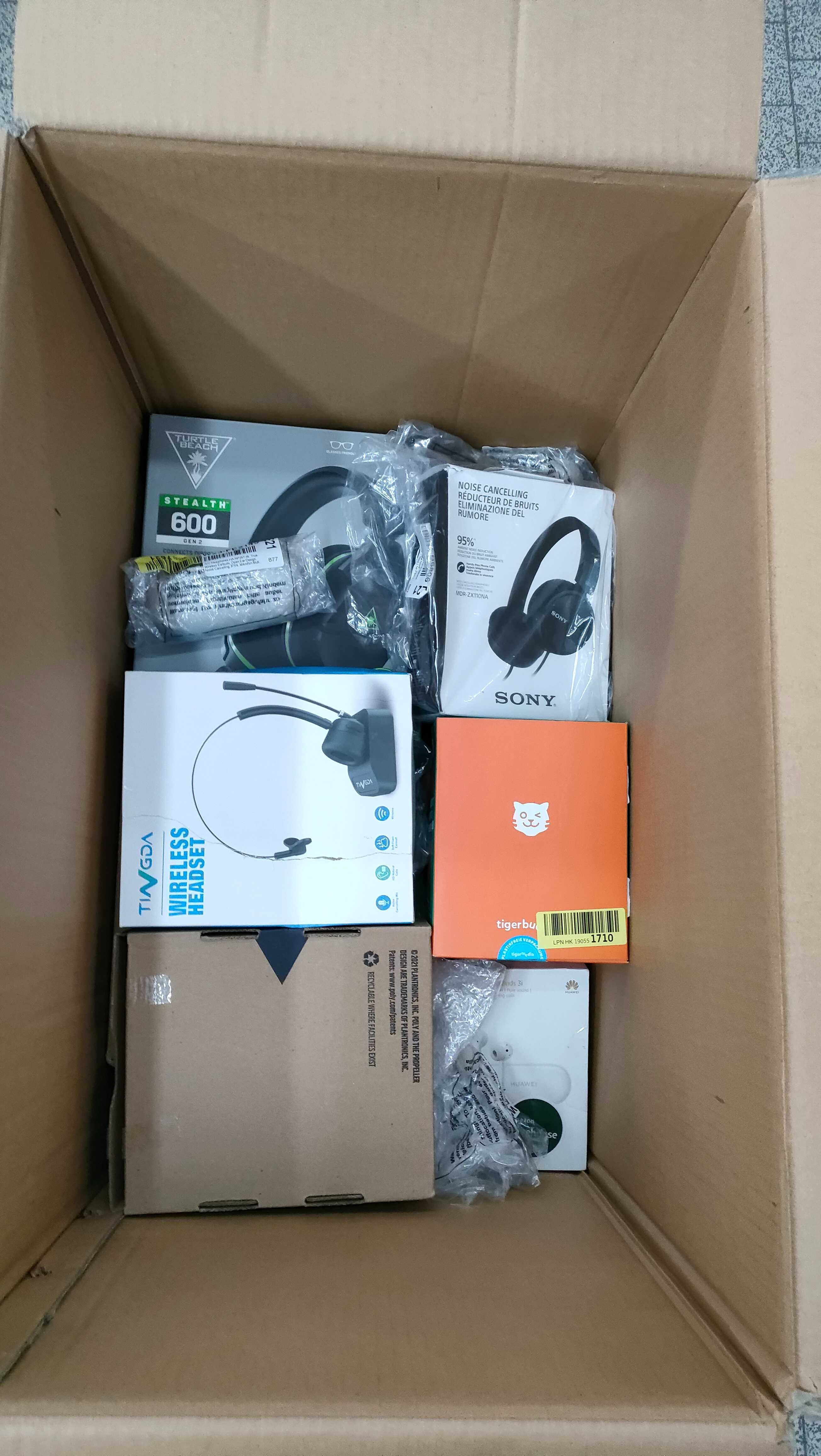 Karton zwrot konsumencki zwroty AMAZON słuchawki MIX