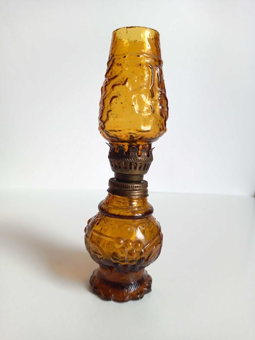 Lampka oliwna bursztynowa. Vintage