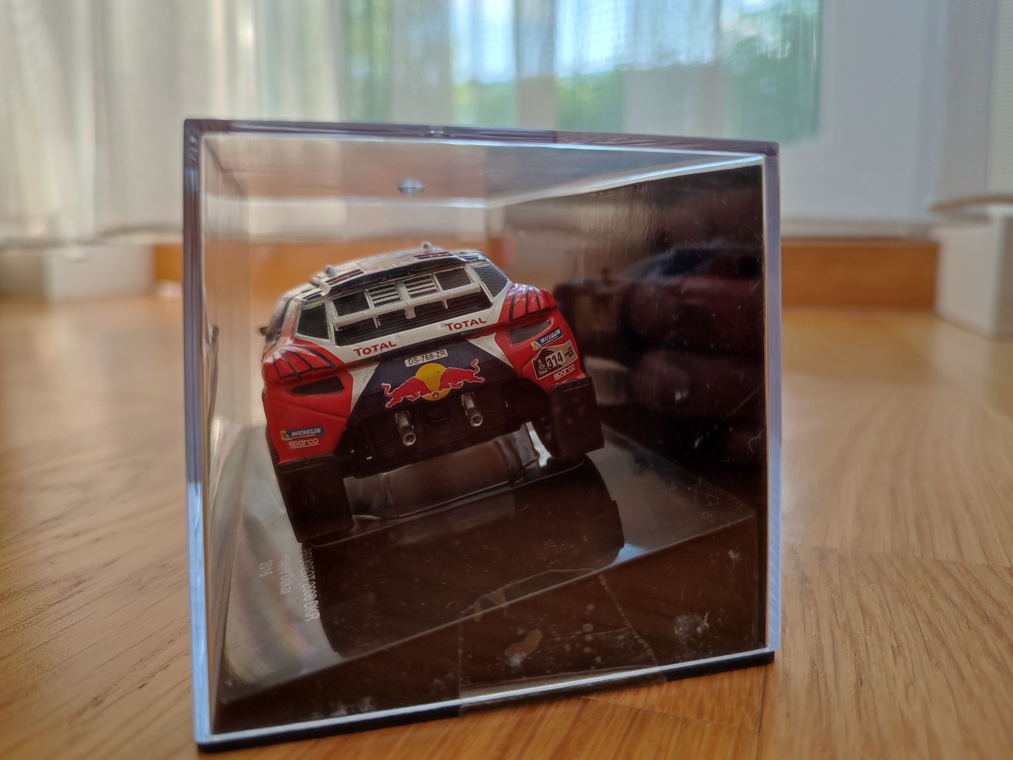 Model rajdowy Peugeot 2008 DKR 1:43