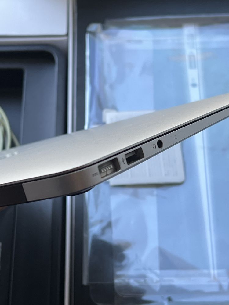 Macbook air 2011 11 inch i5 ssd128