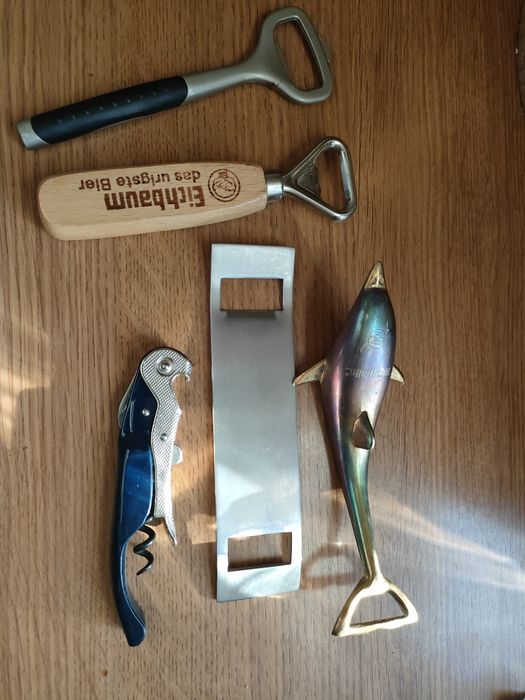 Stare otwieracze. Otwieracz do butelek delfin.