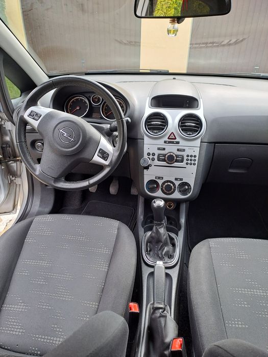 Opel corsa D 1,2 przebieg 121000 km