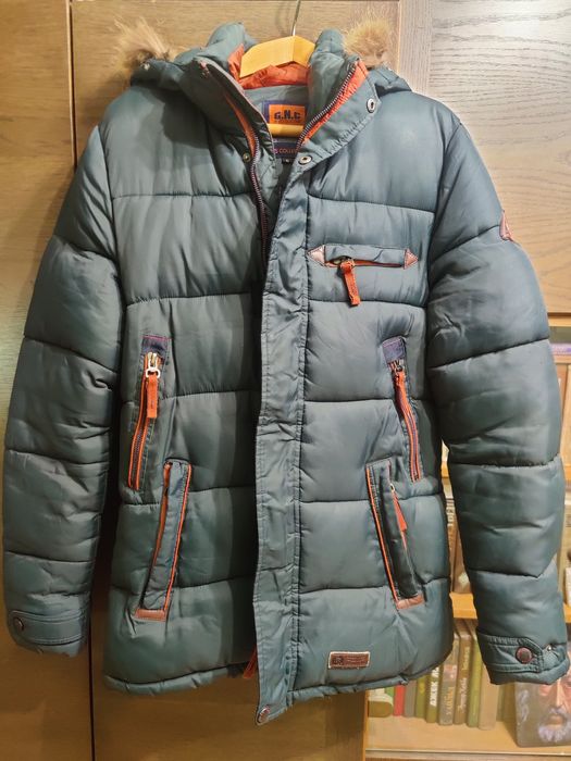 Зимова куртка гарна та тепла. Чоловіча.