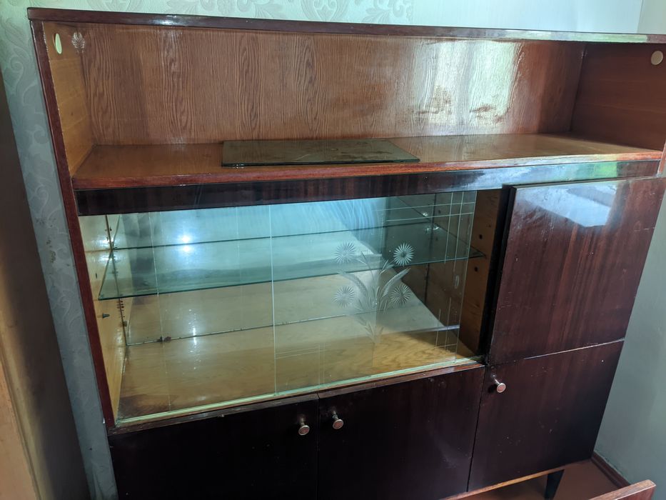 Продам сервант вживаний