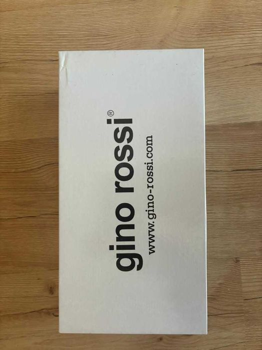 Sandały na koturnie