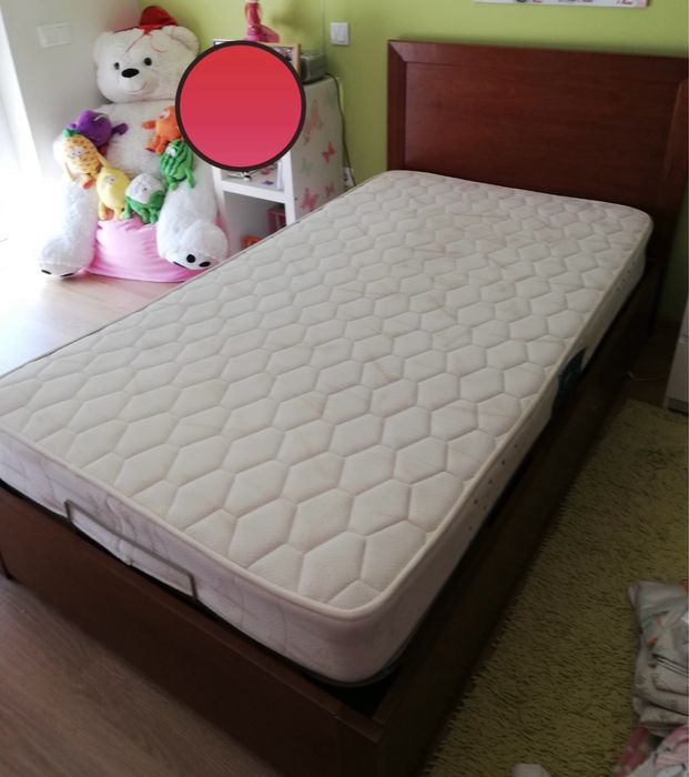 Cama com sistema elevatório