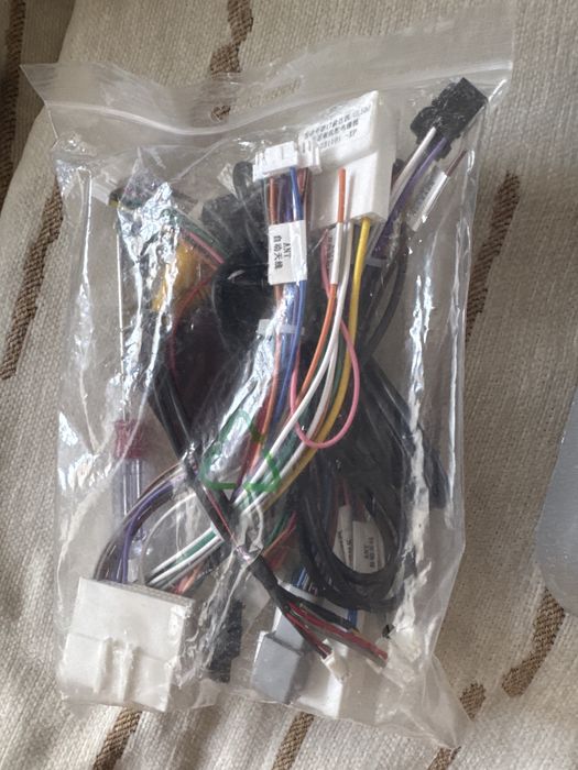 Moldura Frontal para Rádio de Carro + Chicote de Cabos e Conectores