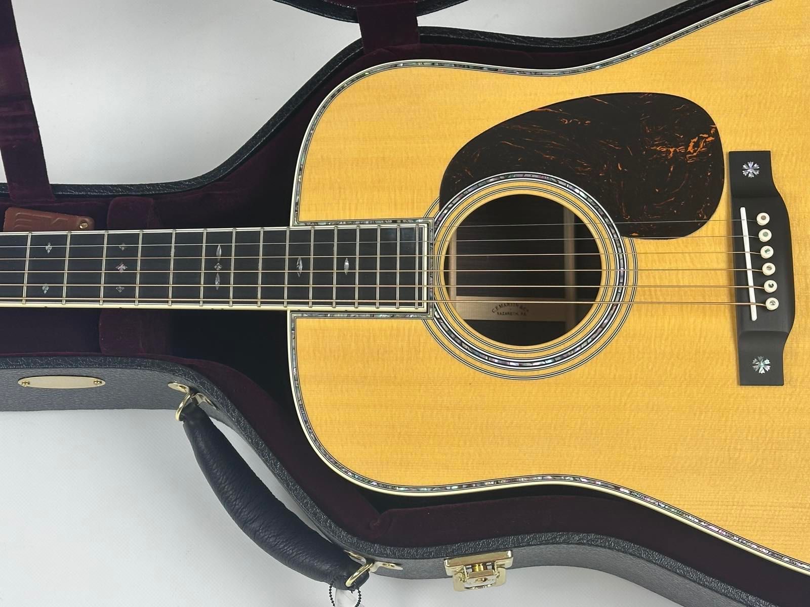 2024 Martin D-42 (New, 6500$)