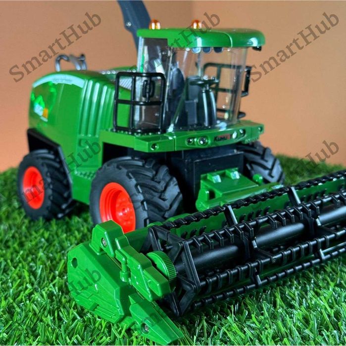 Комбайн на пульті управління John Deere. Трактор на радіокеруванні