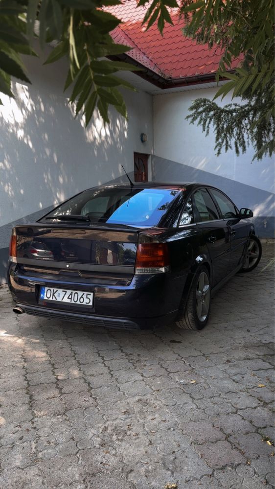 OPEL Vectra C 2004 (~200 koni)