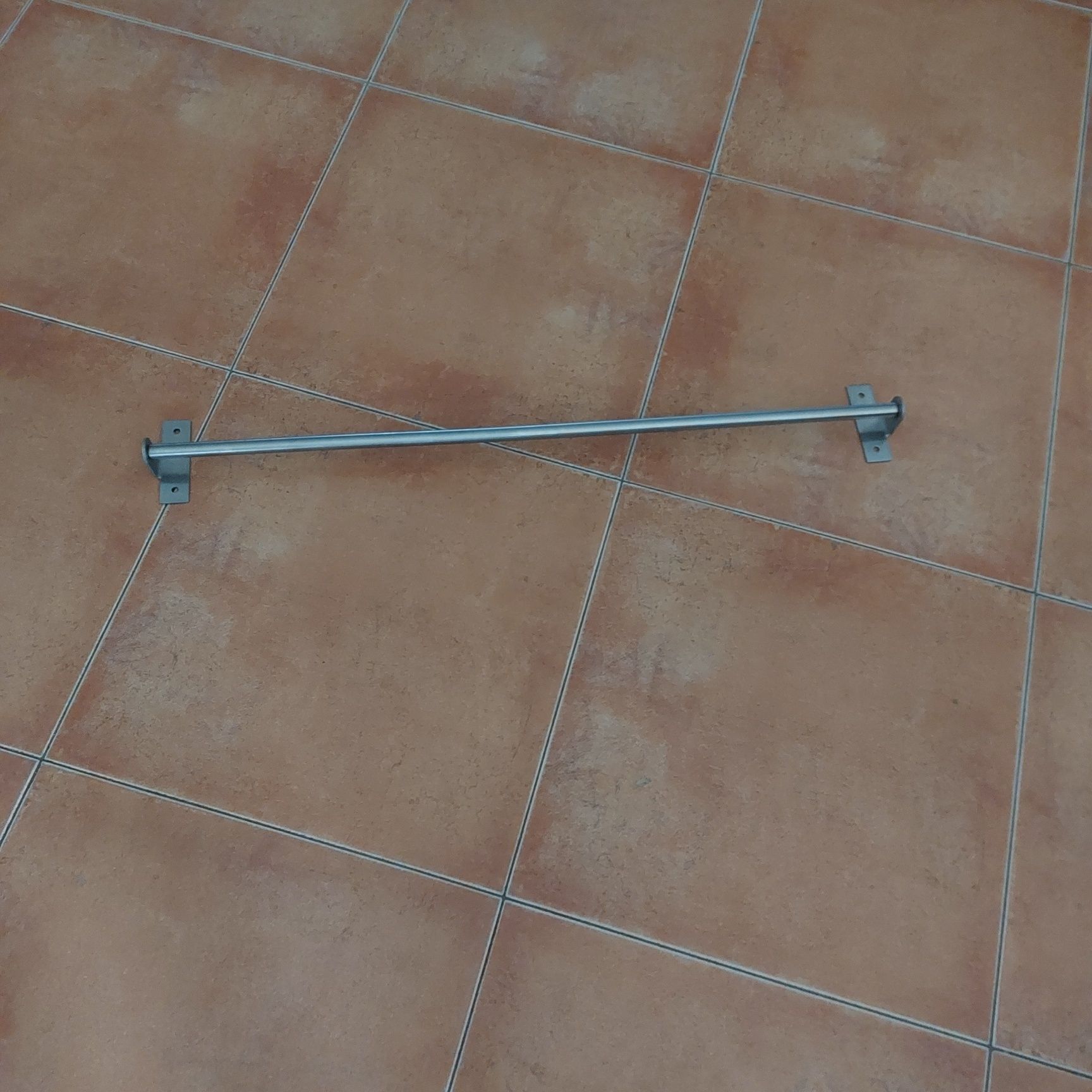 Varão     em aço inox aplicavel em moveis ou parede