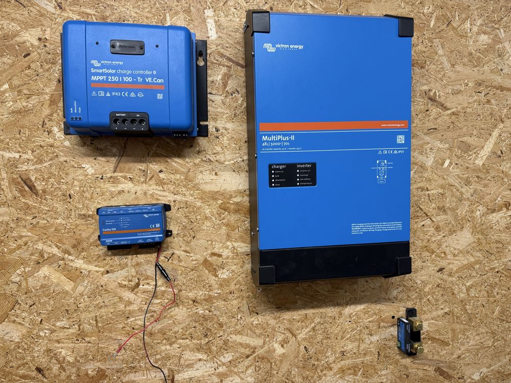 Sistema victron solar completo ( pouco uso )