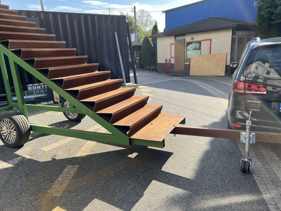 Schody  stalowe np. na kontener - mobilne do zabudowy. na magazyn itp