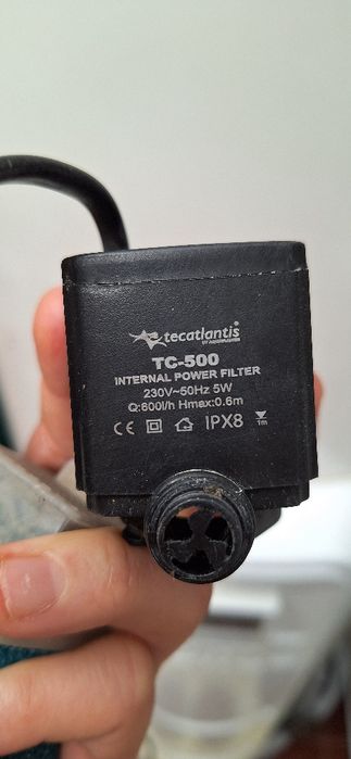 Aquário com equipamento