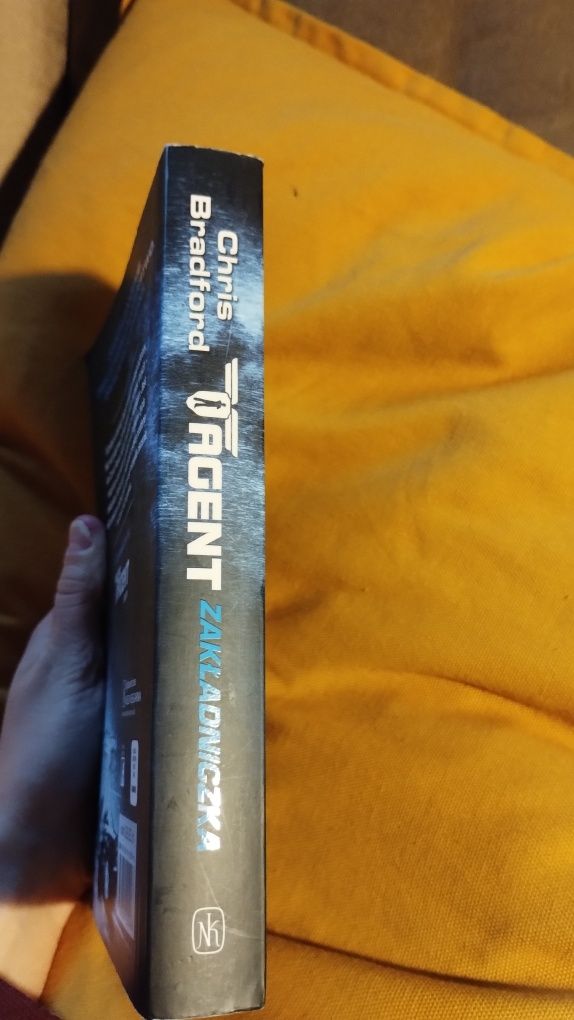 Książka Agent Zakładniczka Chris Bradford thriller dla młodzieży