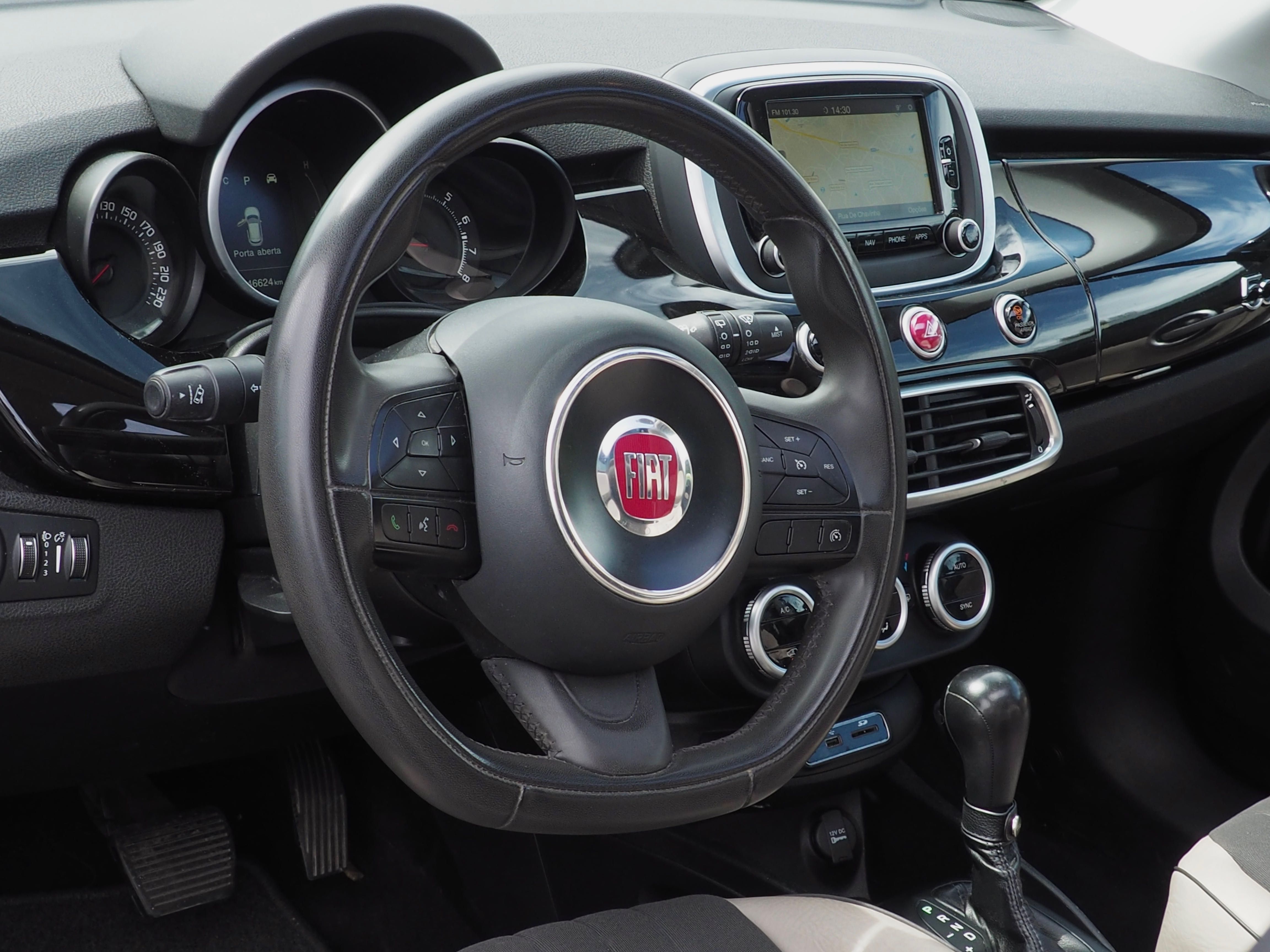 Fiat 500X automático , teto panorâmico, couro, GPS , câmara traseira